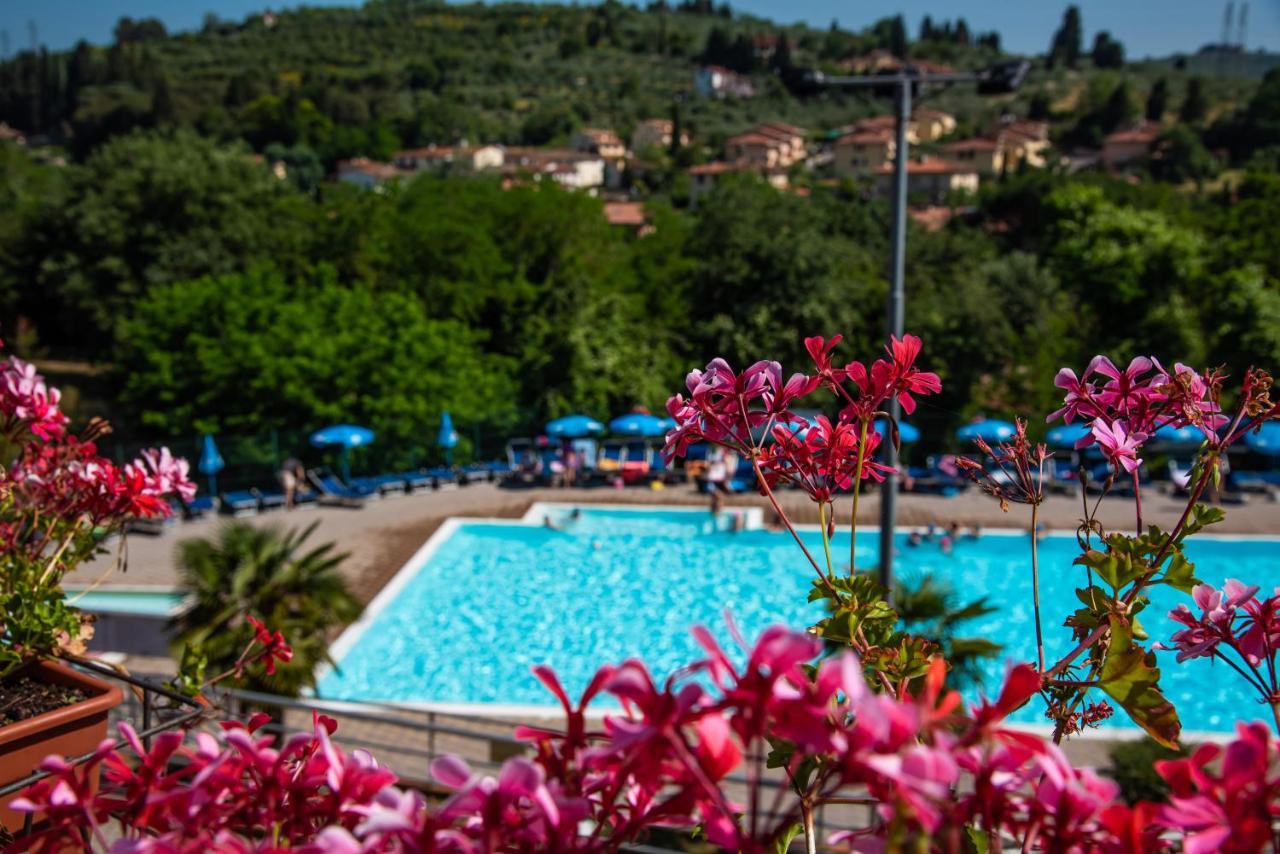 Camping Village Il Poggetto Troghi ภายนอก รูปภาพ